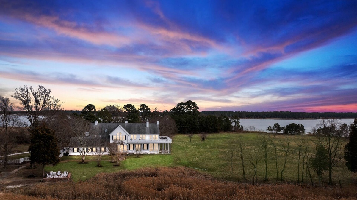Cambridge Other | Remarkable waterfront property on 270 acres