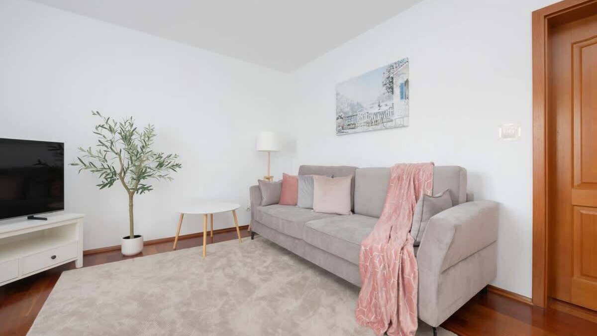 Brodno Apartment | Rembielińska 20 Warsaw | Elegant Apartment | Parking | Close to Metro Station