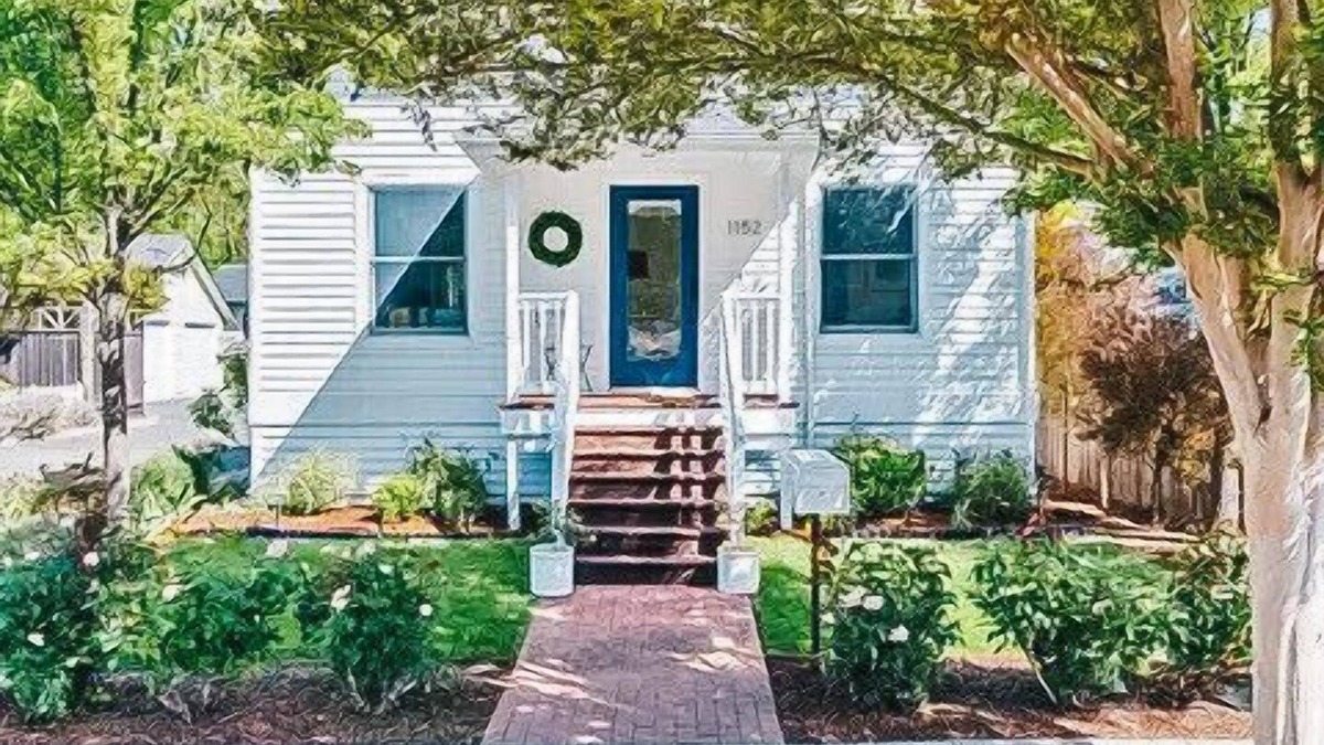 Napa Cottage | Remodeled 1900s cottage-10 min walk to Downtown Napa and pet friendly!