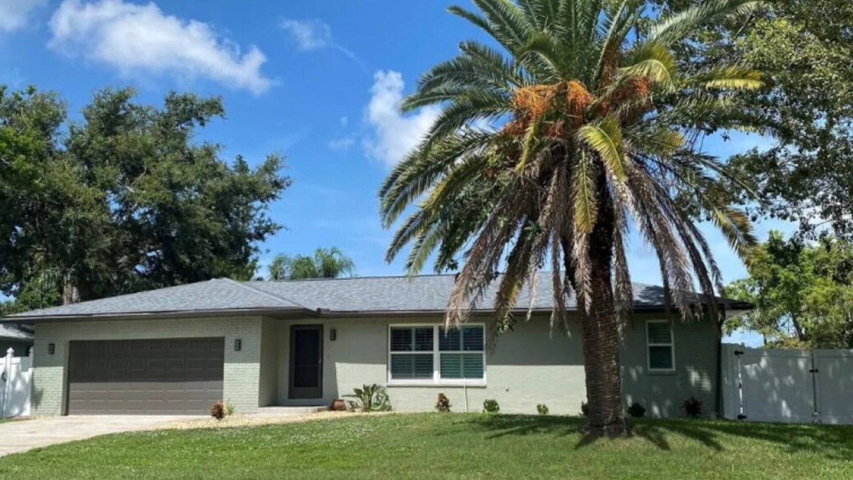 Palma Sola House | Remodeled 3/2 Pool Home in NW Bradenton - Just 5 miles to Anna Maria Island!