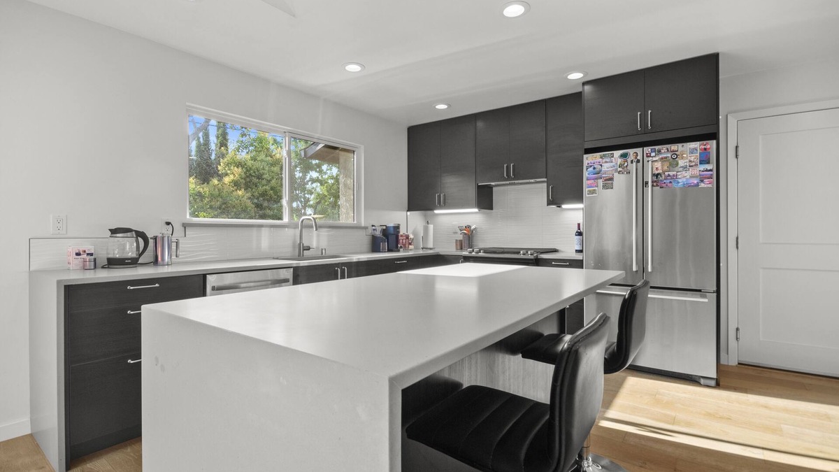 San Tomas House | Remodeled 3 bdrm 2bath home w natural lights