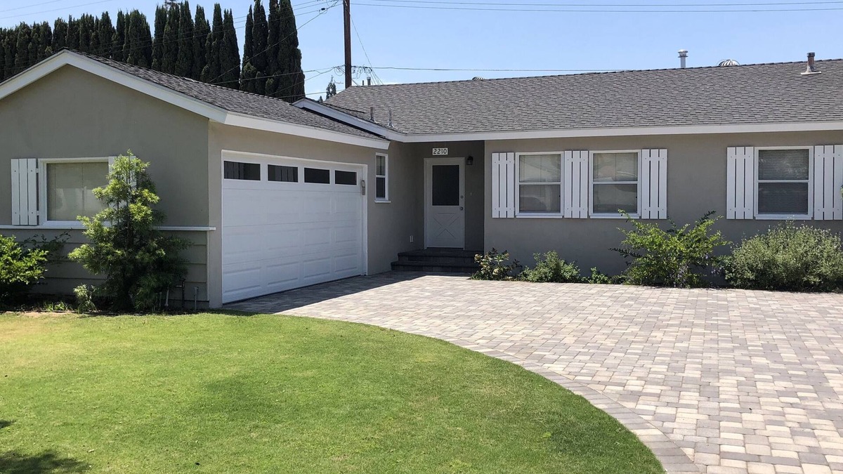 Santa Ana House | Remodeled 3 Bedroom House with Full Gameroom + Pirate Theme + Family Friendly