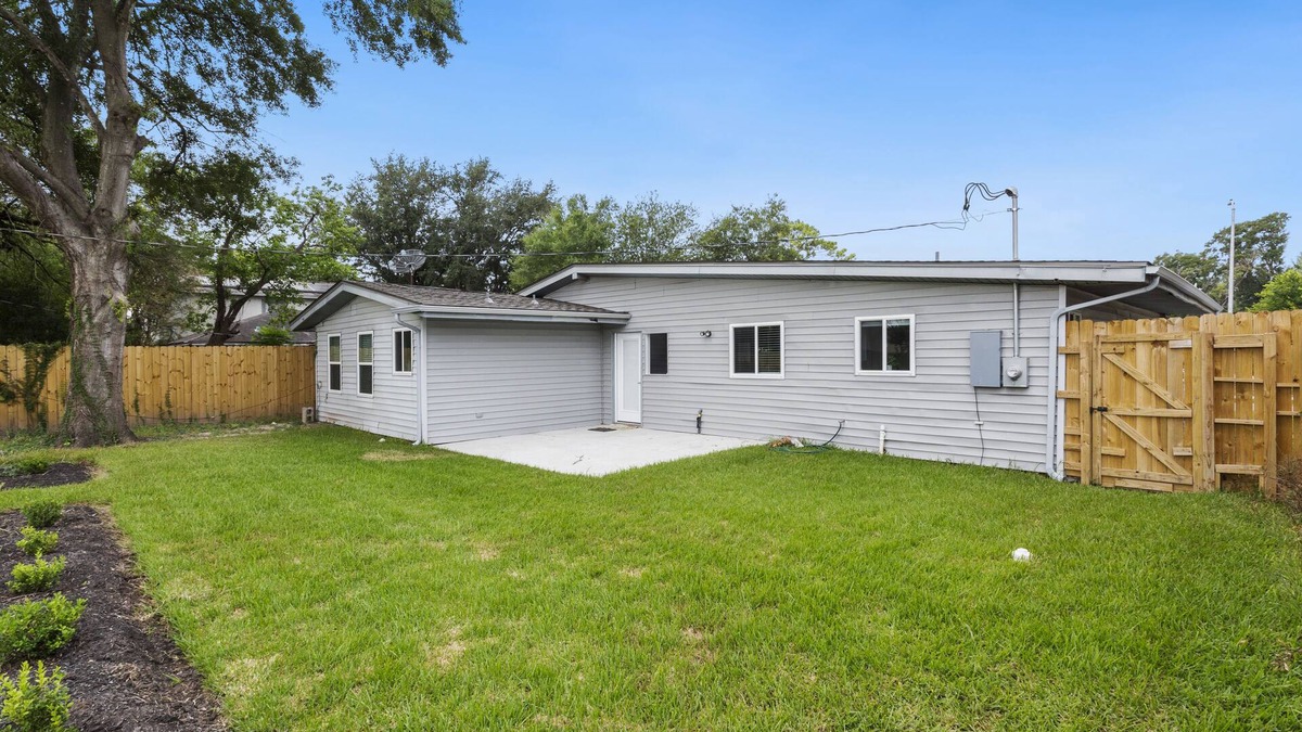 Sharpstown House | Remodeled 3 Bedroom Home near Galleria and Texas Med Center