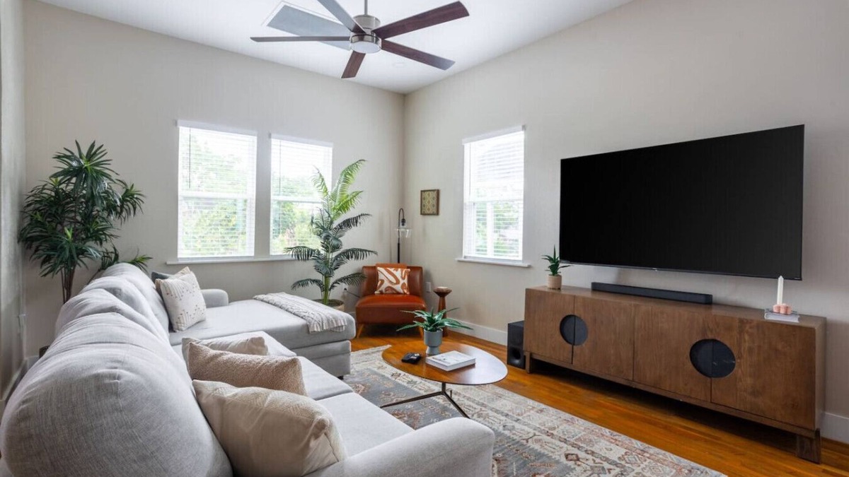Eastside Promise Neighborhood Apartment | Remodeled 3BR Bungalow | King Bed | 1 mi from DT