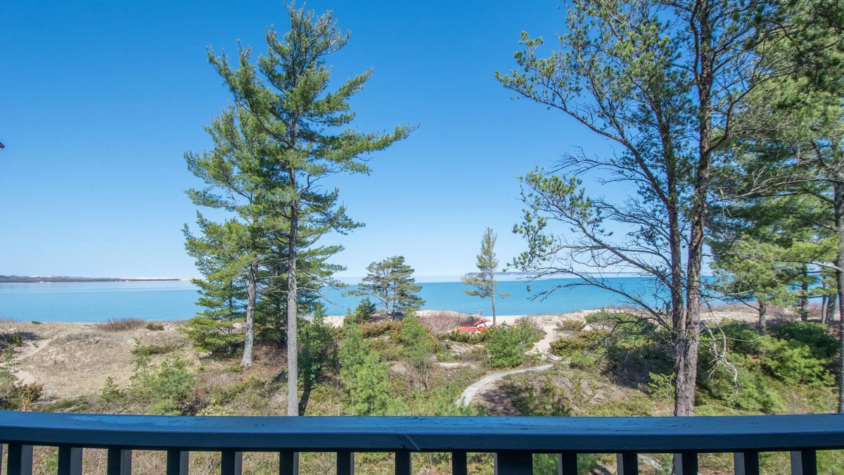 Maple City Condo | Remodeled 3br Condo on Lake Michigan 3BR with A/C