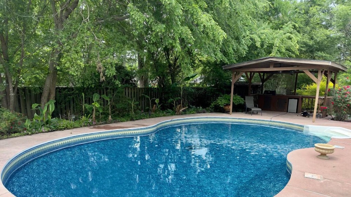 Pooler House | Remodeled 3BR minutes from Downtown Savannah | Pool | Outdoor Kitchen