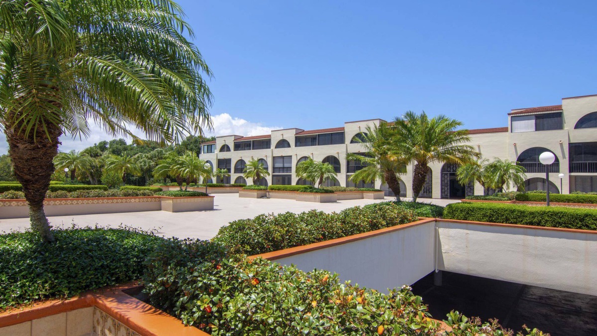 Indian River Shores Condo | Remodeled Beach Condo