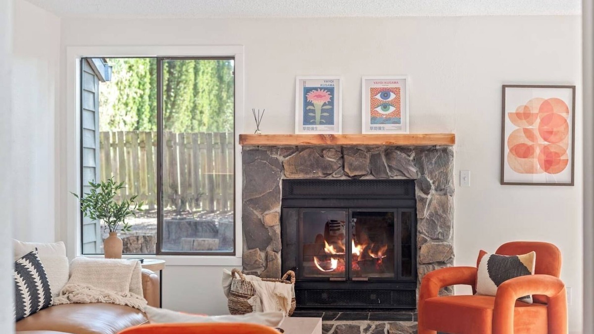 Oak Hills House | Remodeled! Beaverton 2BR/2BA Fenced Backyard Extended Stays