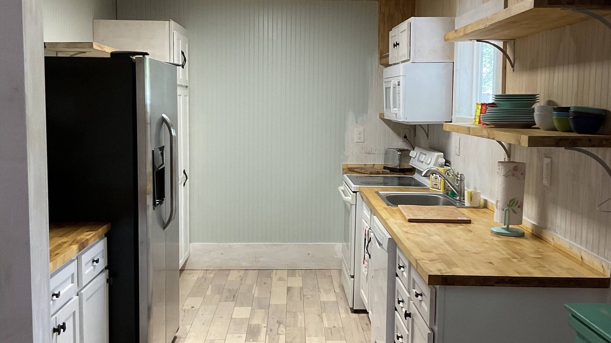 Foley Cottage | remodeled cottage close to downtown and park 7 miles two beach