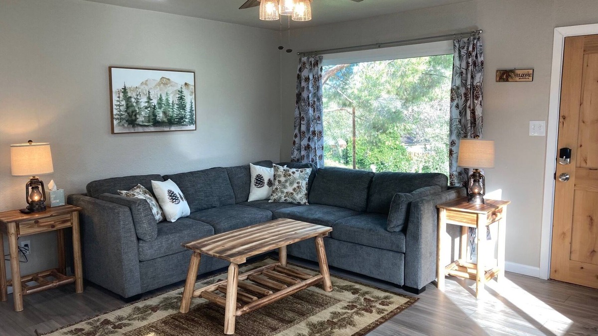 Three Rivers Cottage | Remodeled Cottage/Shared Pool/Walk to Town