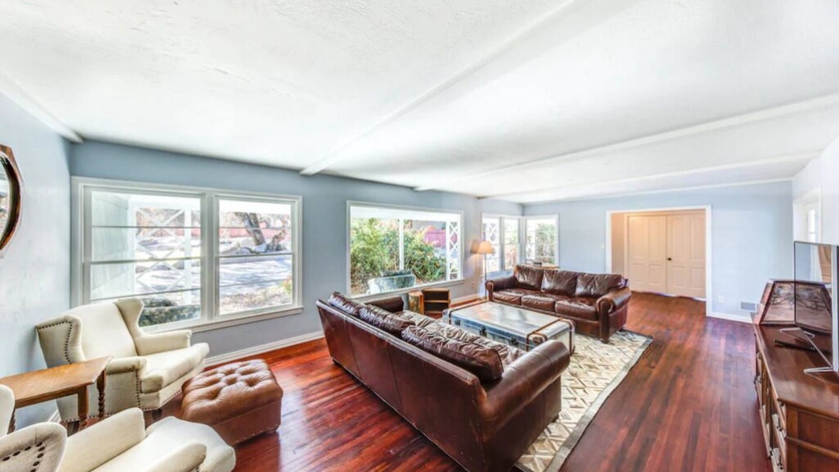 Julian House | Remodeled Farmhouse 3 miles from downtown Julian
