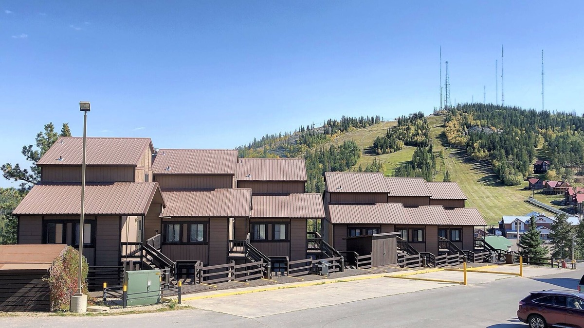 Lead Condo | Remodeled Fully Furnished Barefoot Resort Condo at Terry Peak South Dakota!