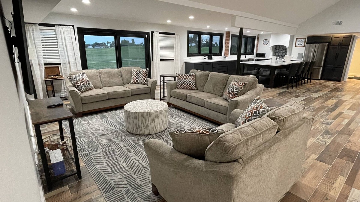 Brownsville House | Remodeled- Golf Course view