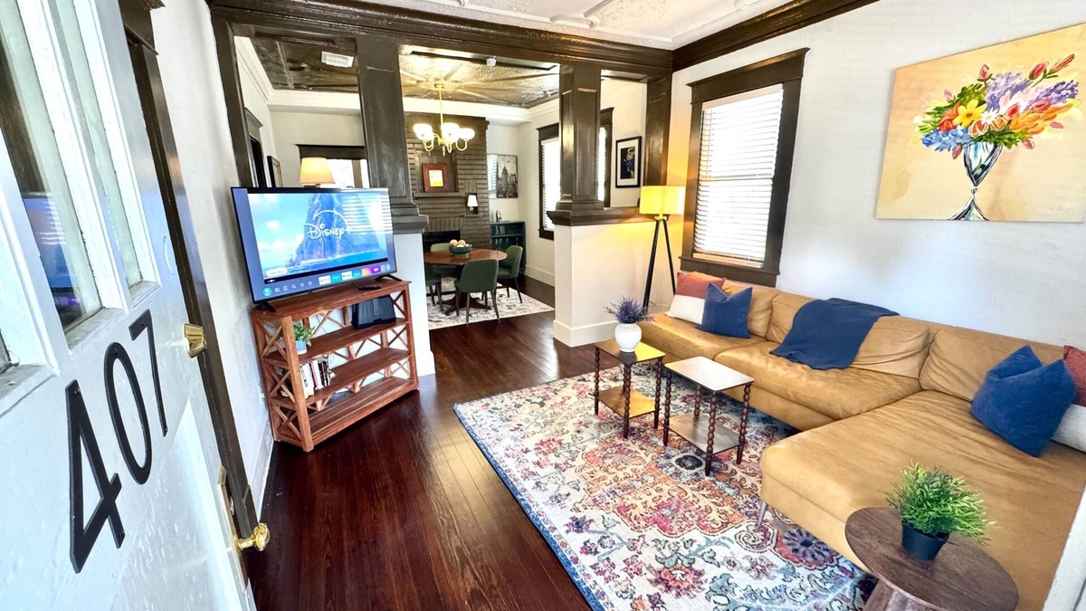 Greater Heights House | Remodeled historic 2/1 in the greater Heights. 27" Monitor/desk, and fenced.
