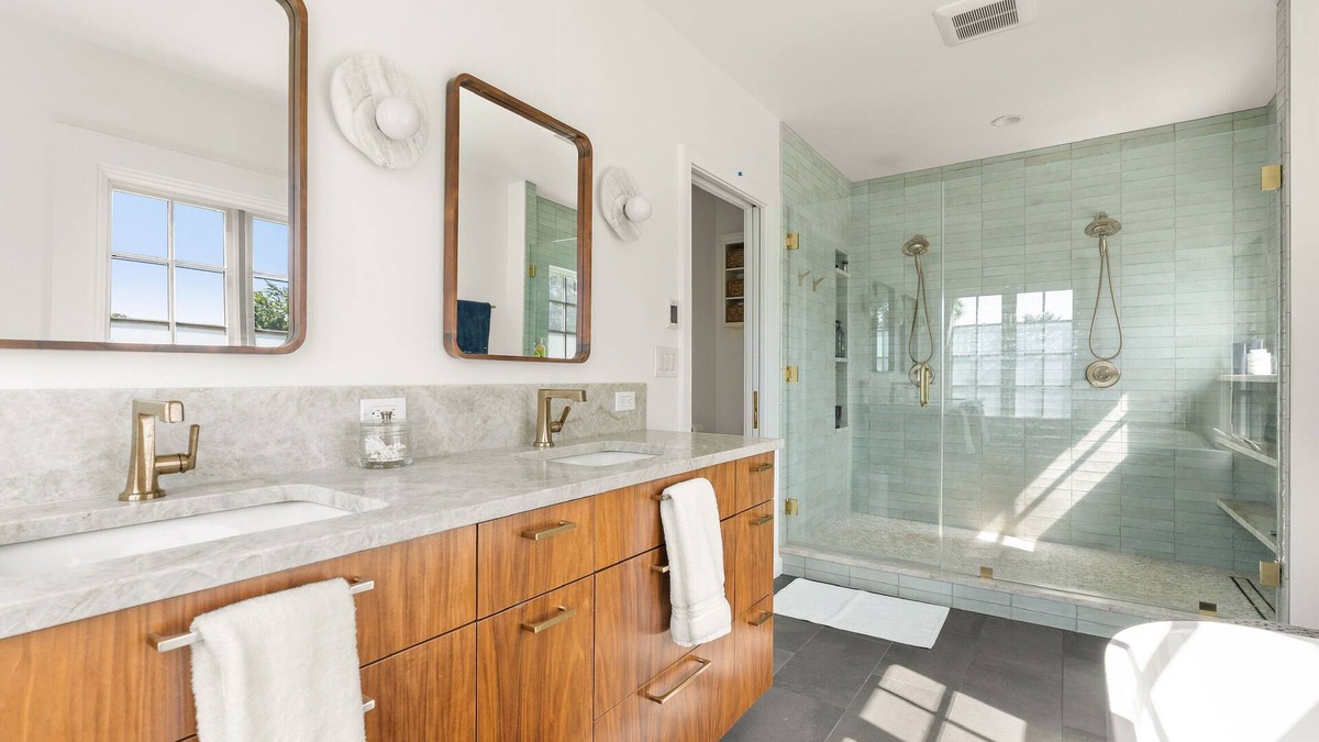 Piedmont House | Remodeled Historic Home 7BR/4BA | NE Portland
