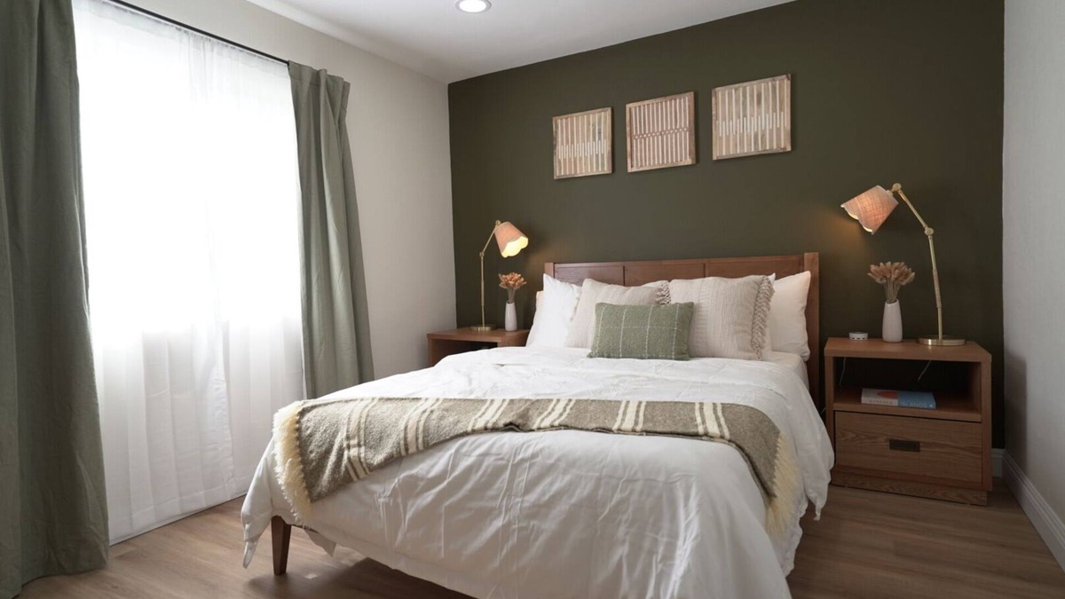 Lancaster House | Remodeled Home ☞ EV Charger ☞ Garage ☞ Swamp Cooler ☞ Private Patio