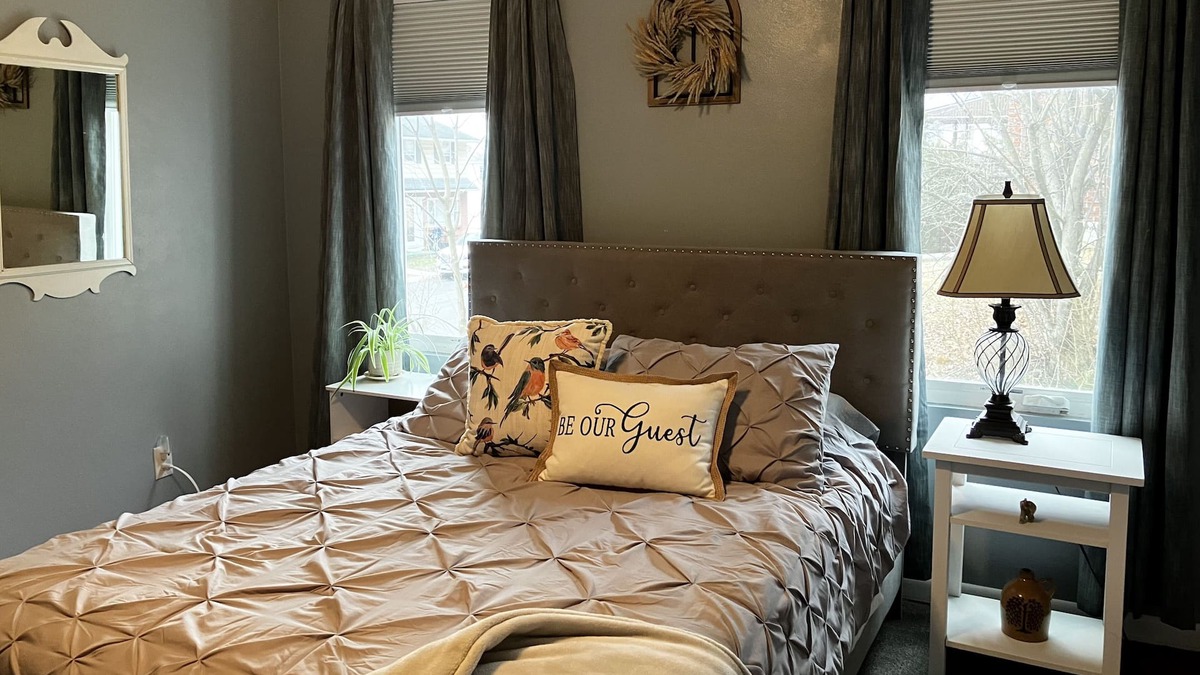 Johnson City House | Remodeled home with a view, close to BGM airport.