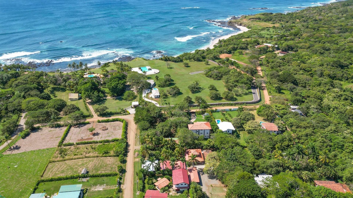 Junquillal House | Remodeled house & duplex cottage with AC in every bedroom & great location