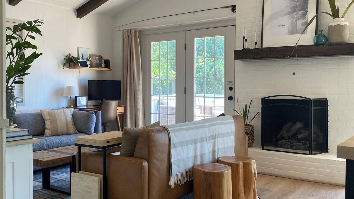 Locust Grove Cottage | Remodeled lake cottage with walking distance to the beach