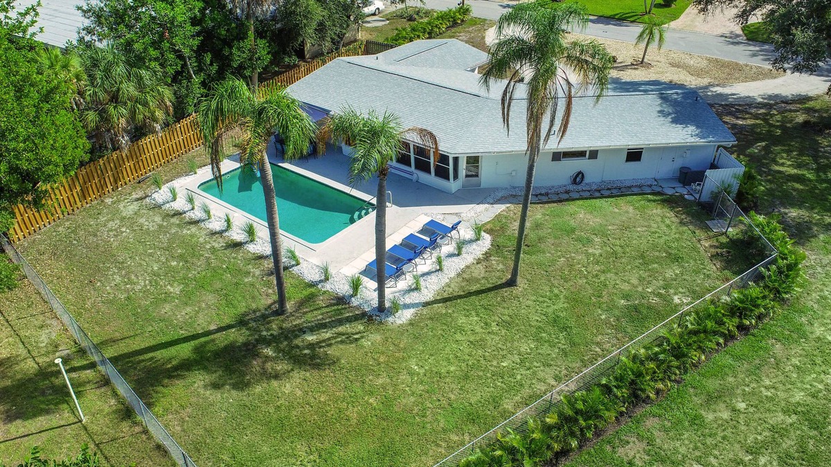 South Sarasota House | Remodeled Mid-Century Pool Home Close To Beaches and Downtown