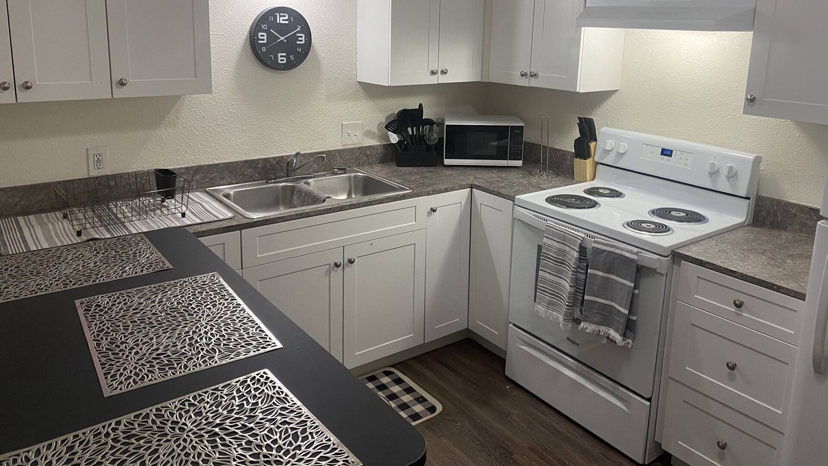 Portales Apartment | Remodeled Modern 2 Bedroom Apartment Close to ENMU