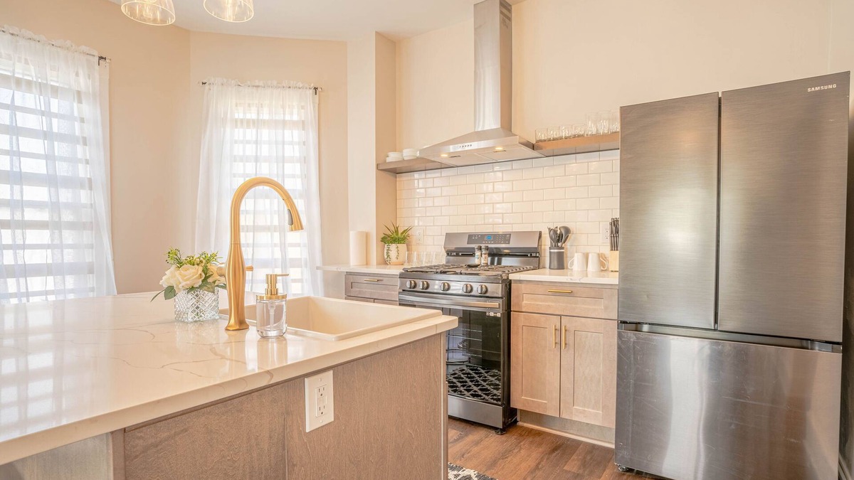 Valparaiso House | Remodeled Modern 3BR Condo just steps from downtown Valparaiso