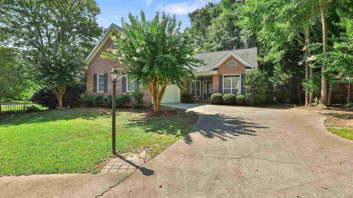 Fayetteville House | Remodeled modern gem in the heart of Fayetteville