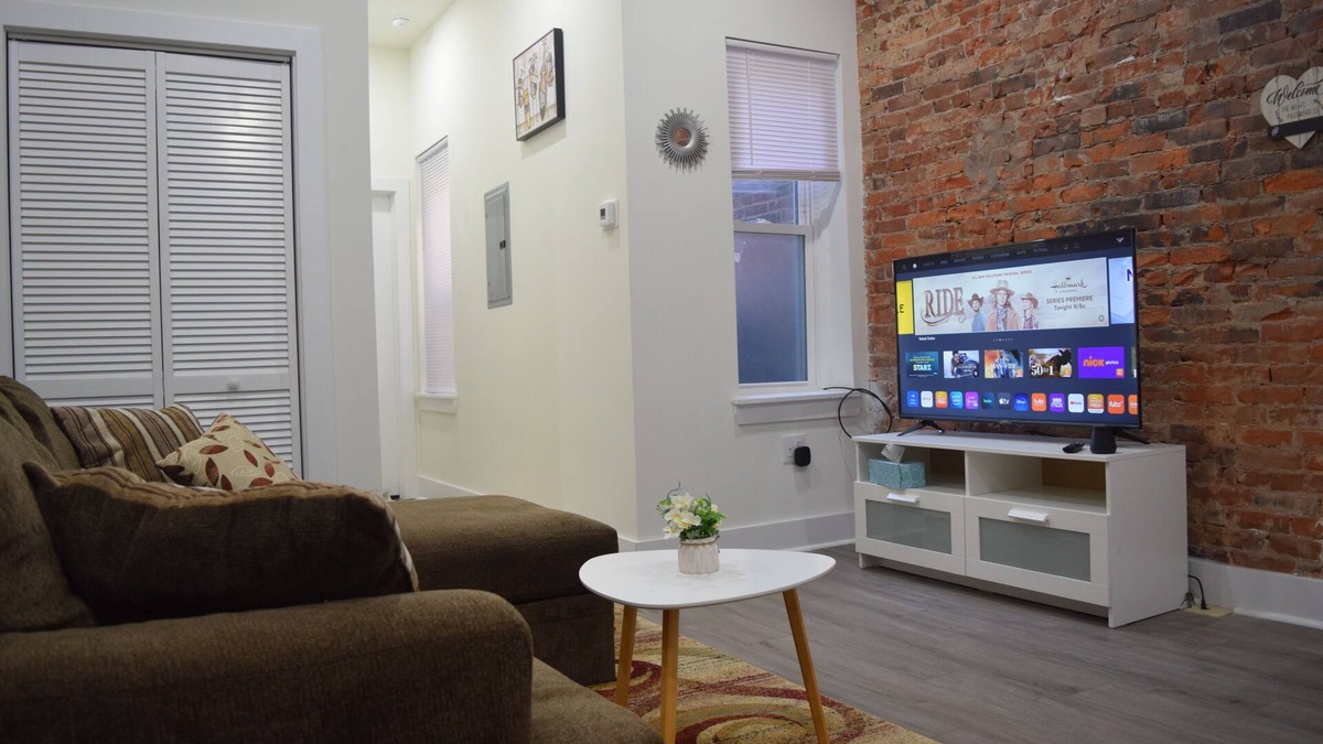 Primos Secane House | Remodeled Modern Rustic Unit with Roof Deck close to center city,