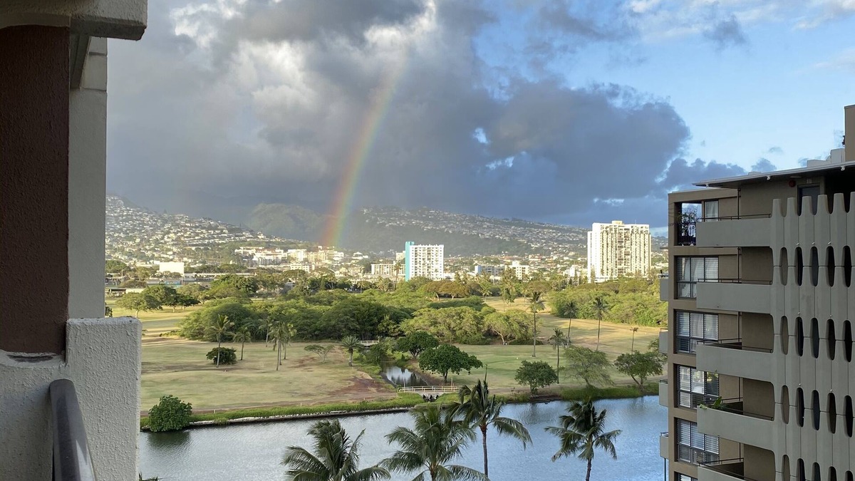 Diamond Head - Kapahulu - St. Louis Condo | Remodeled oasis in the heart of Waikiki! Min. from beach, shops, & restaurants!