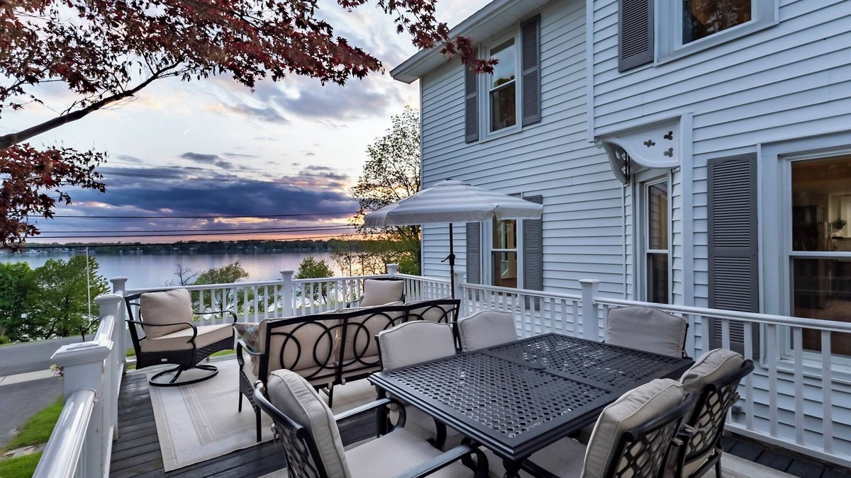 Cayuga House | Remodeled Peaceful Retreat