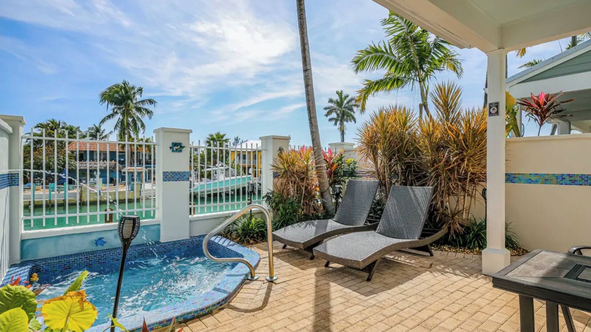 Marathon House | ★Remodeled tropical delight townhome★private plunge pool close to fun activities