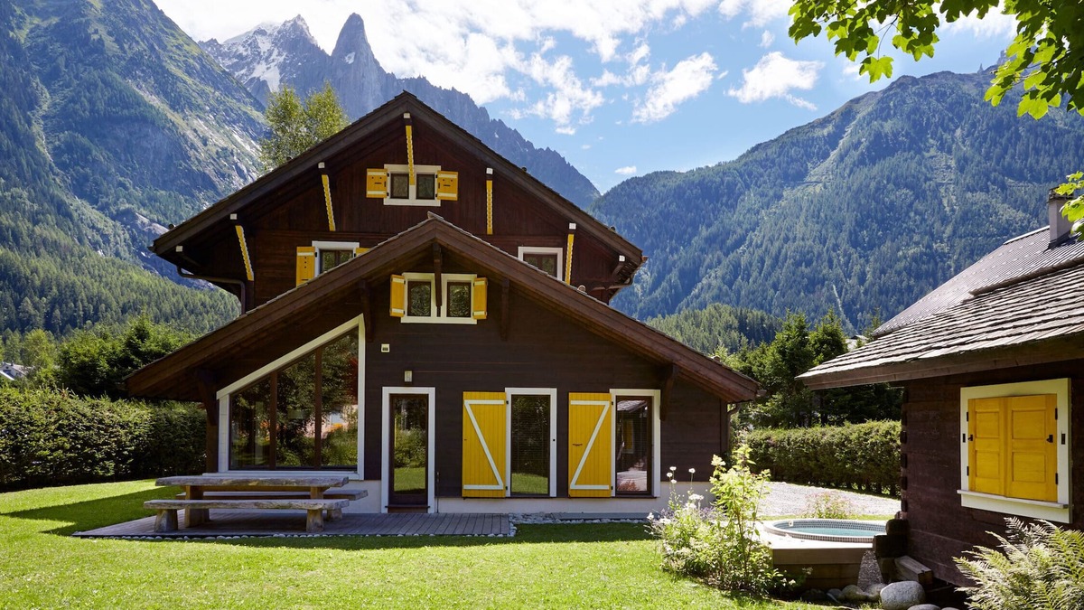 Les Tines Ski Chalet | Remodelled historical chalet with spectacular views