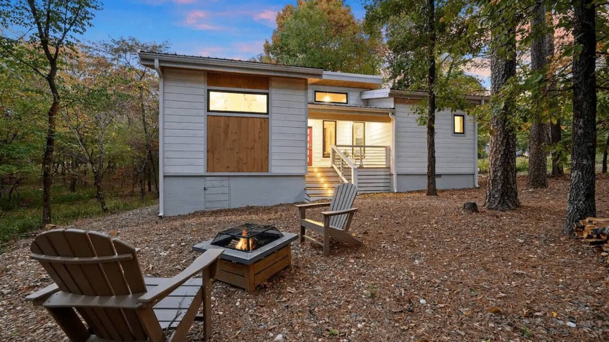 Pickens Cabin | Remote Couple Retreat | Hot Tub, Gym & Pool