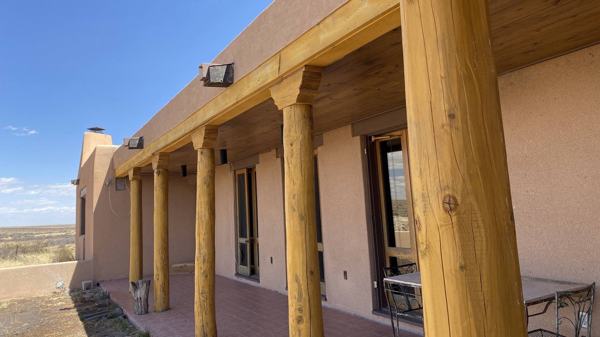 Hagerman House | Remote desert get-away