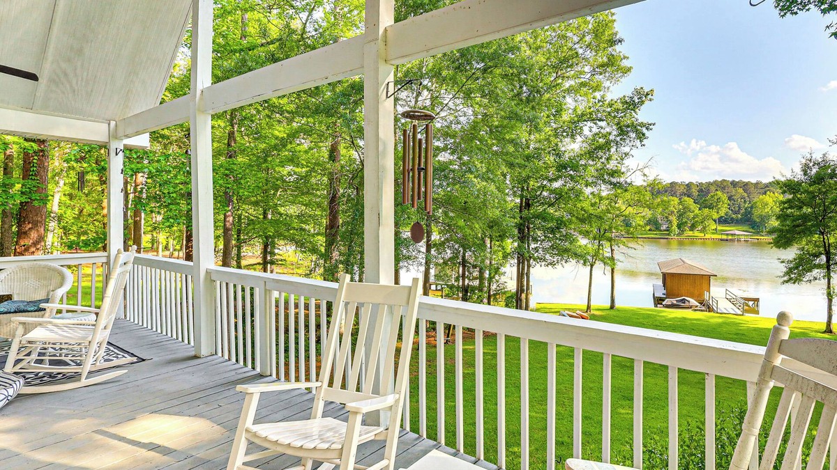 Eatonton House | Remote Escape: Lake Home w/Dock in Sparta!