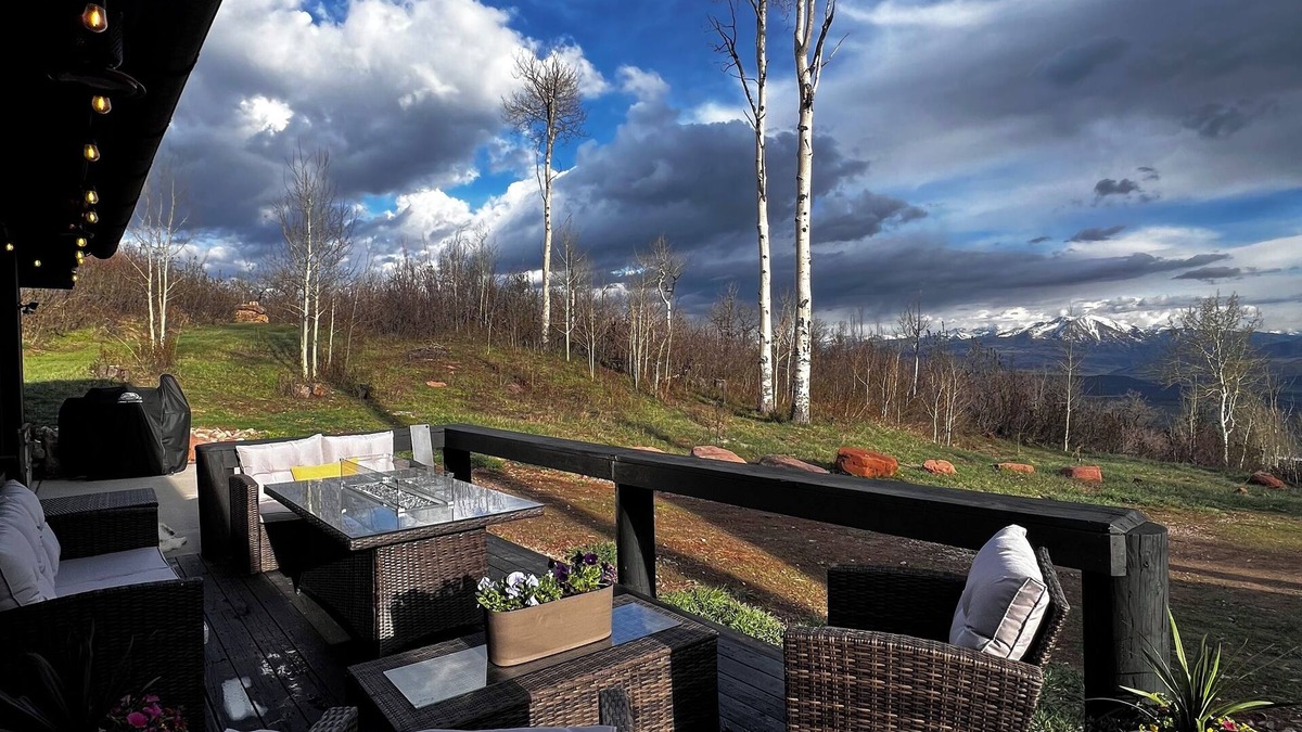 Glenwood Springs Cabin | Remote Mountain Cabin amazing views,FITNESS GYM , WiFi, above Glenwood Springs