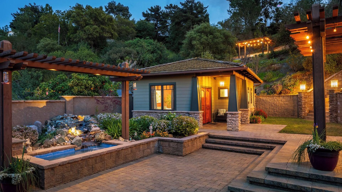 University City Cottage | ✔Remote Work✔A/C✔200Mbps✔Kitchen✔Streaming