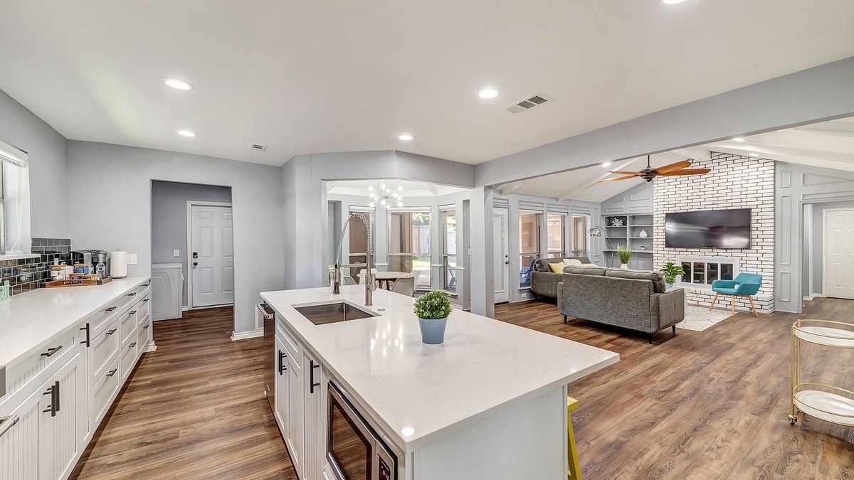 Northeast Carrollton House | Remote work, Near Highways, Family-friendly, King bed, Grill, Games, Foosball