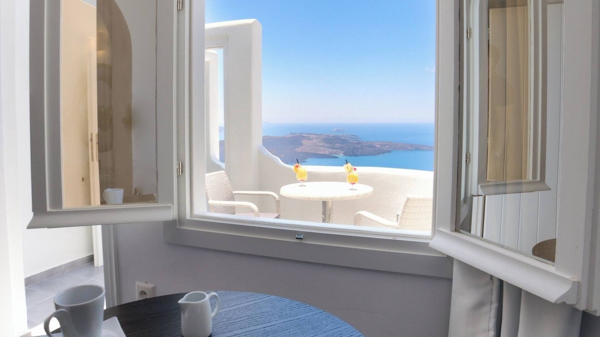 Firostefani Bed & Breakfast | Remvi Suites