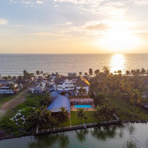 Vypin Hotel | Renai Blue Waters Cherai