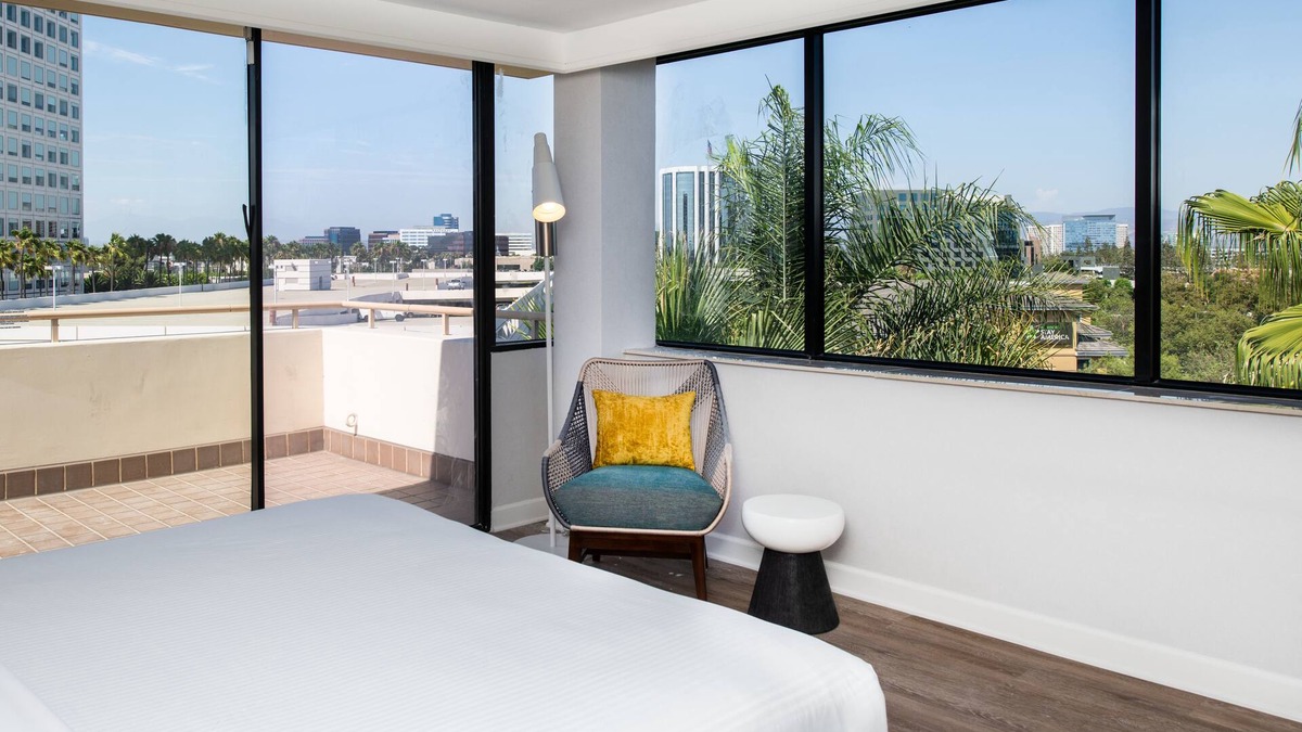 Airport Area Hotel | Renaissance Newport Beach Hotel