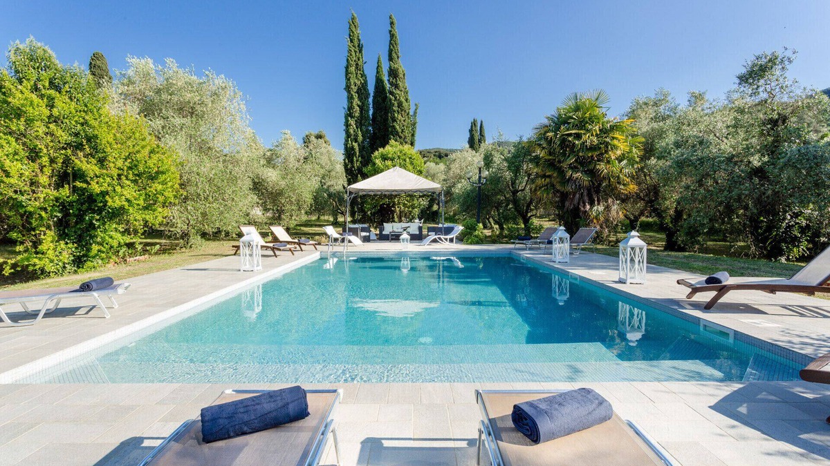 Vicopelago Villa | Renaissance Villa with Pool in the Vineyards in Lucca