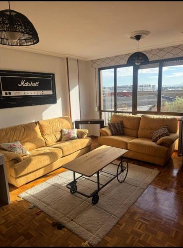 Las Campas y San Claudio Apartment | RENFE-ALSA y clinicas