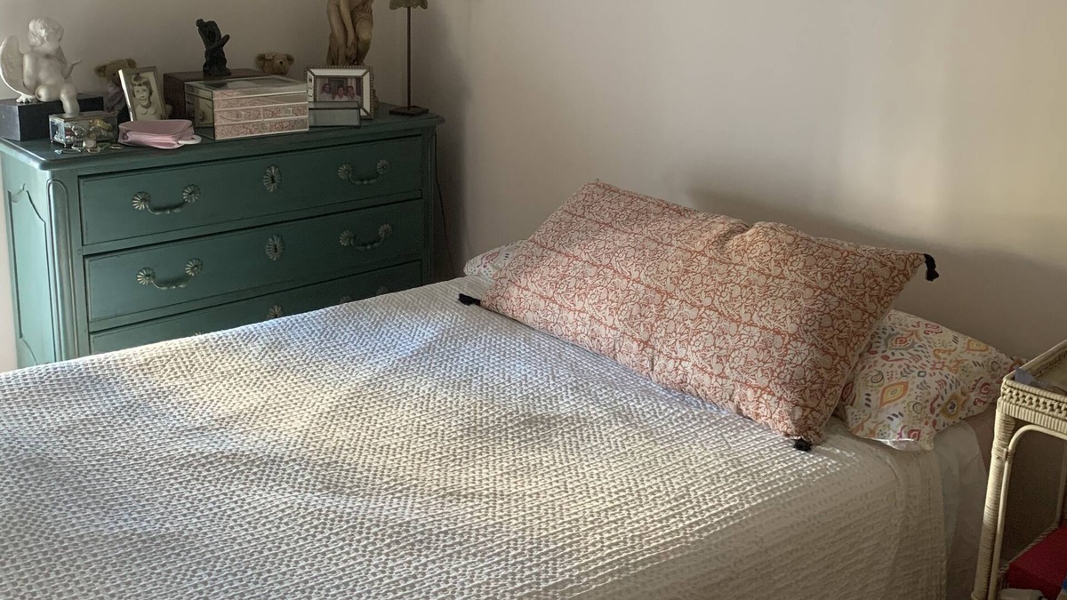 Angouleme Bed & Breakfast | Renovated 1 bedroom apartment + bathroom