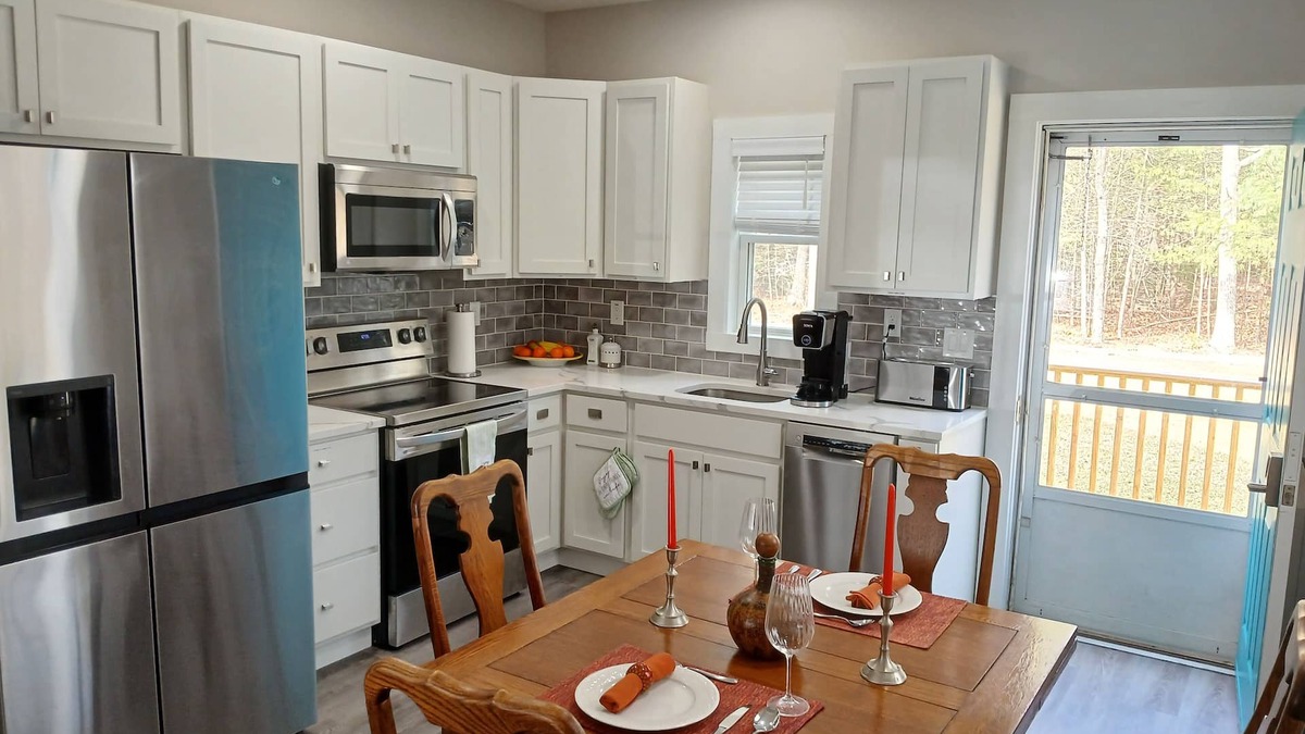 Mashpee Apartment | Renovated 1-bedroom Sandwich apartment in duplex with AC, WiFi, & Farmer's Porch