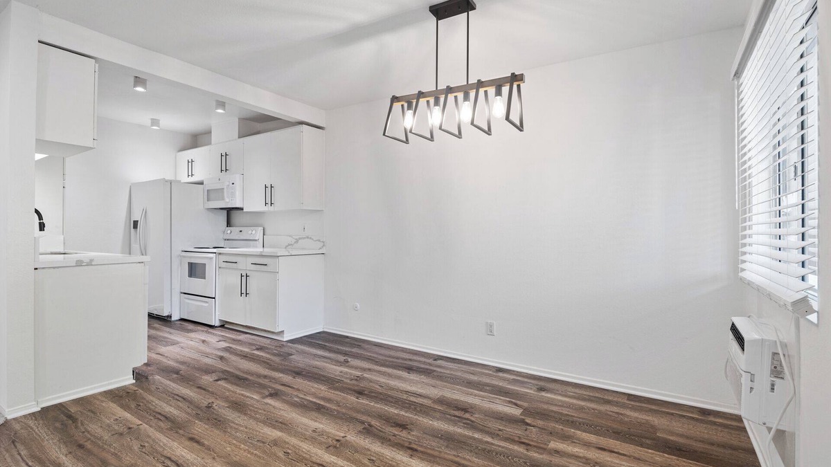 Northwest San Pedro Condo | Renovated 1-Bedroom Condo with AC, Swimming Pool & Fitness Room in San Pedro!