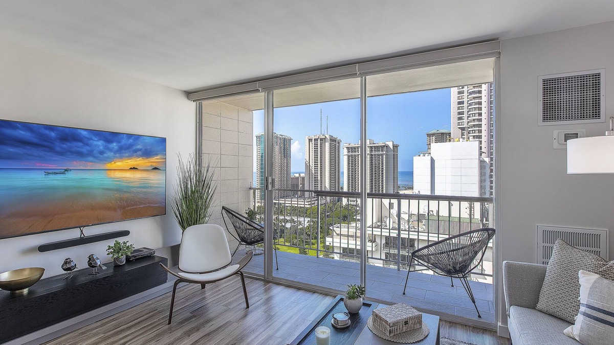 McCully - Moiliili Condo | Renovated 1 Bedroom W/Stunning Views, Parking, & Central Air
