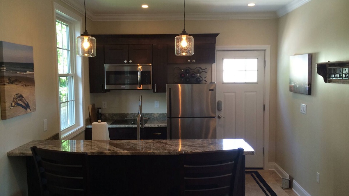Mystic - New London Apartment | Renovated 1 BR getaway 1 block from Mystic River in Historic downtown!