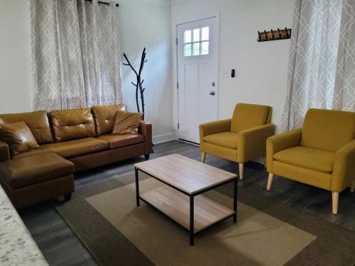 Durham House | Renovated 2 Bed Walltown Home Walk To Duke! A