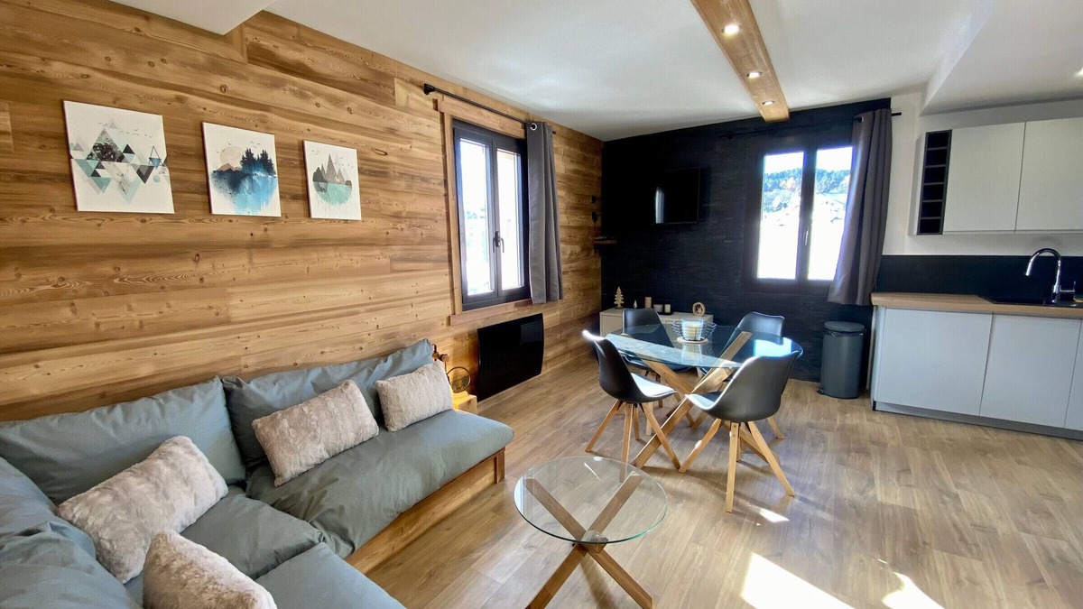 Formigueres Apartment | Renovated 2-bedroom T3 apartment, near center, parking, Formiguères